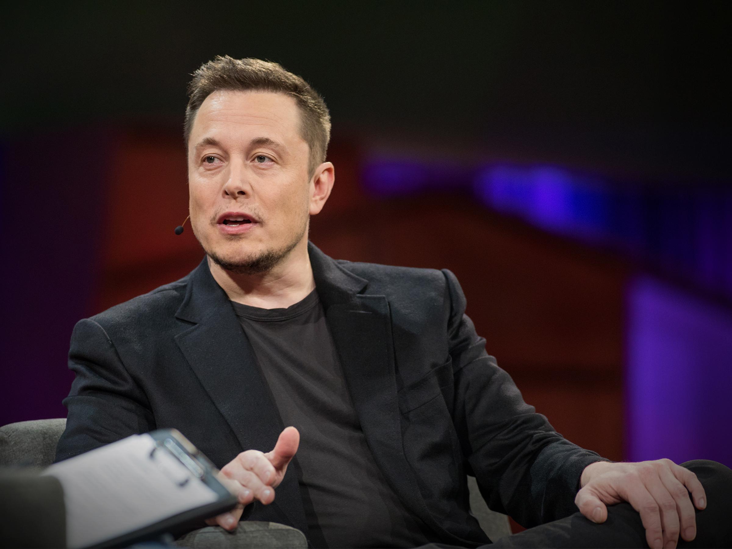 ElonMusk_2017-stageshot